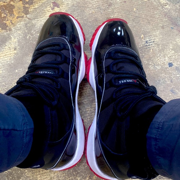 I’m selling Jordan bred 11s